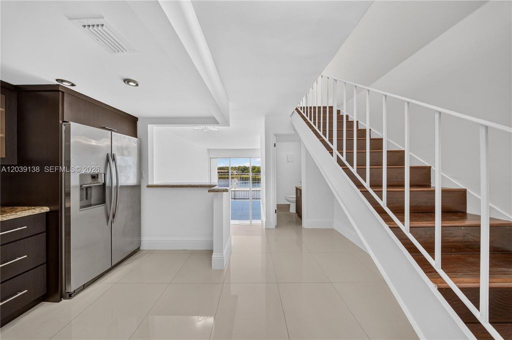 9351 Fontainebleau Boulevard B415, Miami, FL 33172