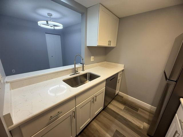 1476 W Chateau Vert, Ypsilanti, MI 48197