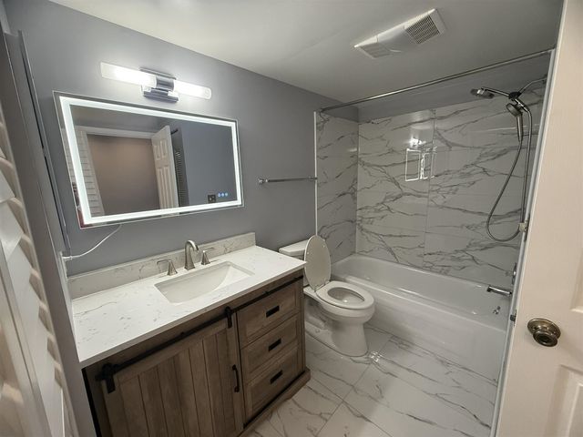 1476 W Chateau Vert, Ypsilanti, MI 48197