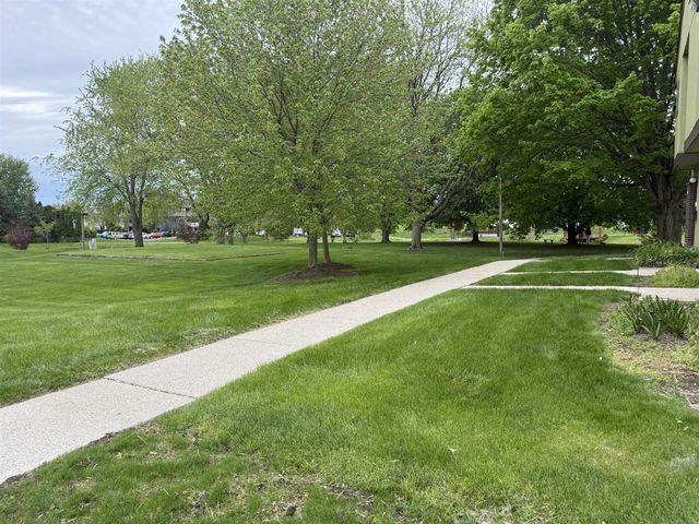 1476 W Chateau Vert, Ypsilanti, MI 48197