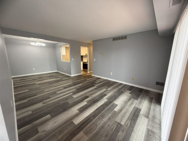 1476 W Chateau Vert, Ypsilanti, MI 48197