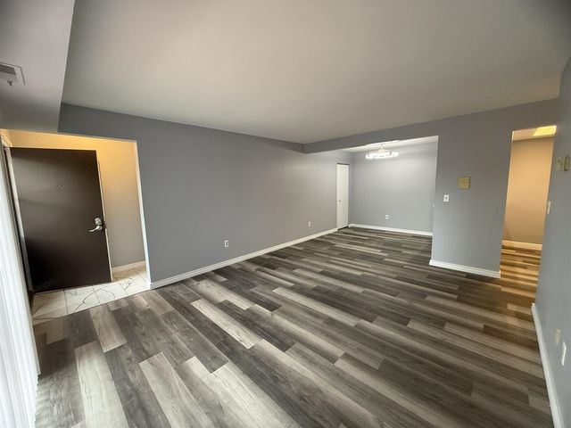 1476 W Chateau Vert, Ypsilanti, MI 48197