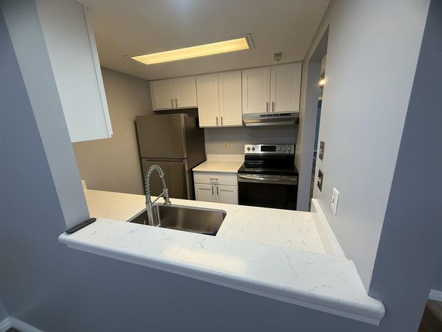 1476 W Chateau Vert, Ypsilanti, MI 48197