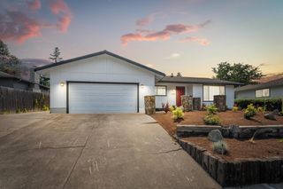 1736 Inverness Drive, Medford, OR 97504