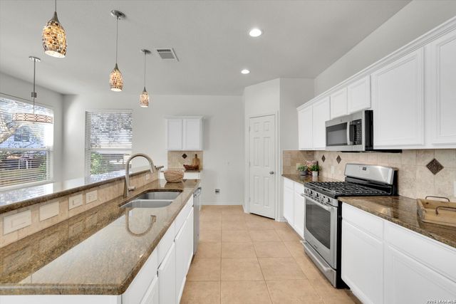 1210 Ambridge St, San Antonio, TX 78258