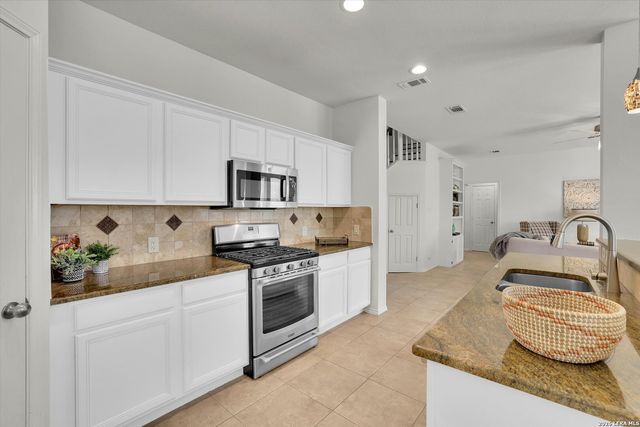 1210 Ambridge St, San Antonio, TX 78258