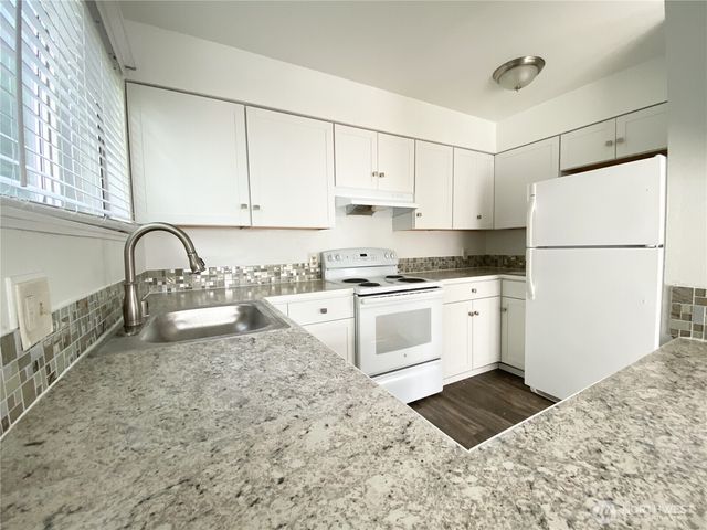 16518 NE 85th Street, Redmond, WA 98052
