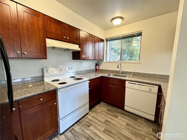 16518 NE 85th Street, Redmond, WA 98052