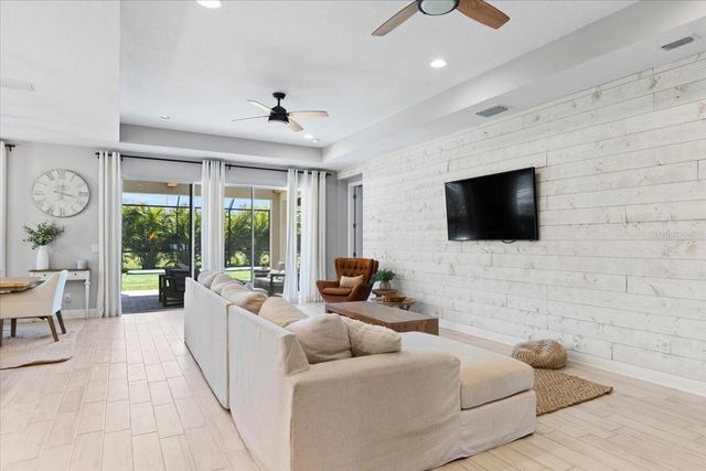 2017 WOODLEAF HAMMOCK COURT, Bradenton, FL 34211