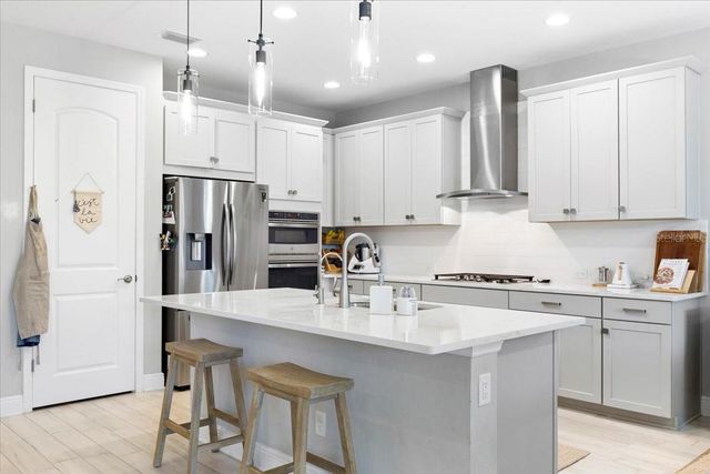 2017 WOODLEAF HAMMOCK COURT, Bradenton, FL 34211