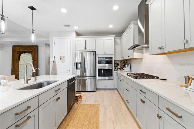 2017 WOODLEAF HAMMOCK COURT, Bradenton, FL 34211