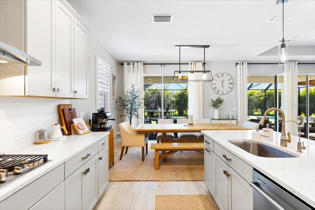 2017 WOODLEAF HAMMOCK COURT, Bradenton, FL 34211