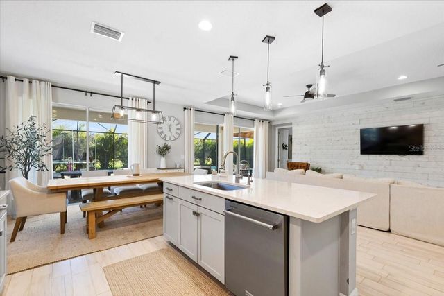 2017 WOODLEAF HAMMOCK COURT, Bradenton, FL 34211