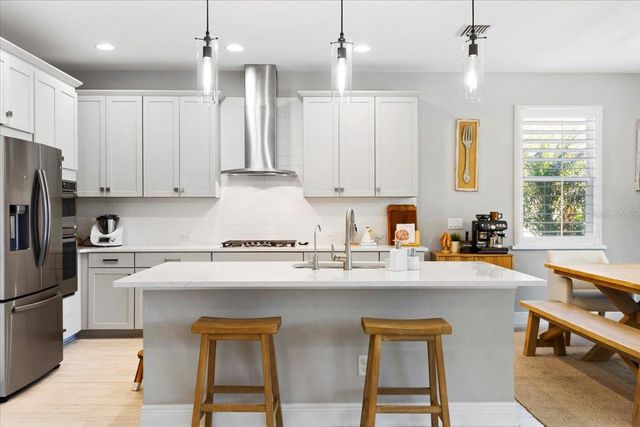 2017 WOODLEAF HAMMOCK COURT, Bradenton, FL 34211