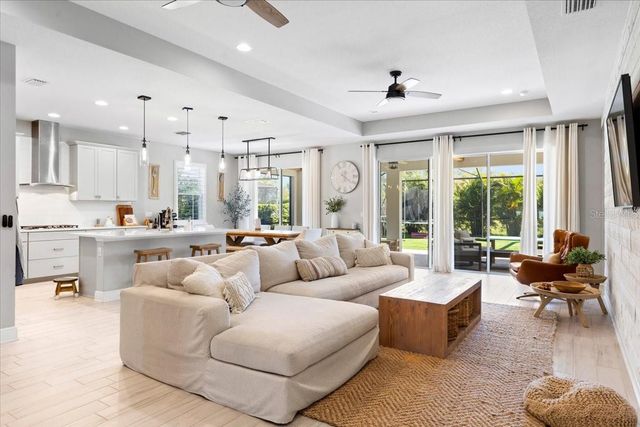 2017 WOODLEAF HAMMOCK COURT, Bradenton, FL 34211