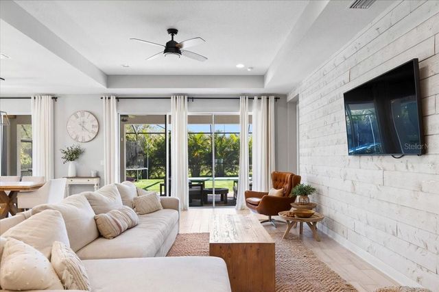 2017 WOODLEAF HAMMOCK COURT, Bradenton, FL 34211