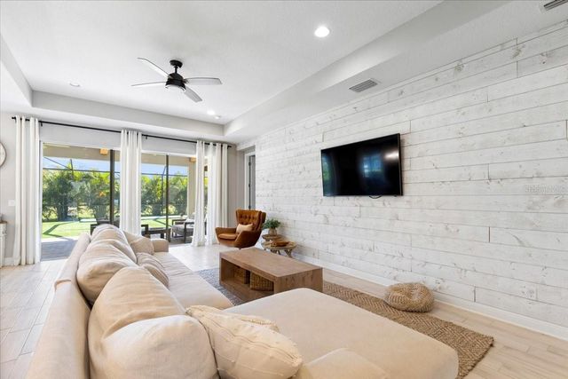 2017 WOODLEAF HAMMOCK COURT, Bradenton, FL 34211