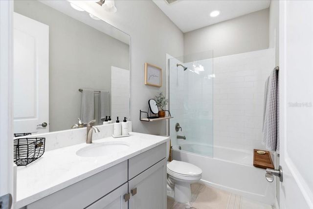 2017 WOODLEAF HAMMOCK COURT, Bradenton, FL 34211