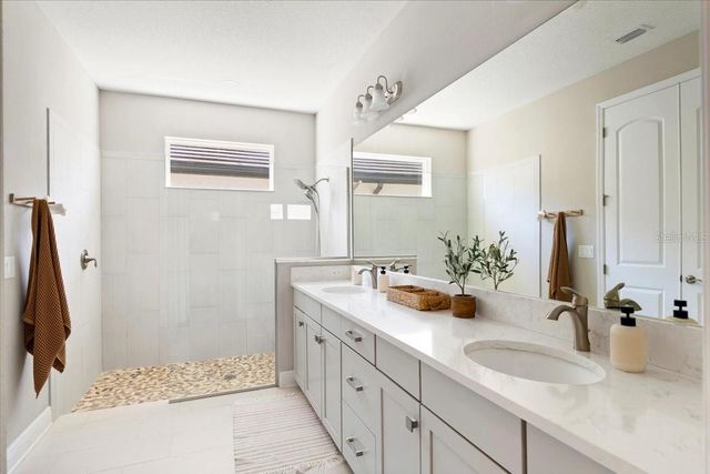 2017 WOODLEAF HAMMOCK COURT, Bradenton, FL 34211