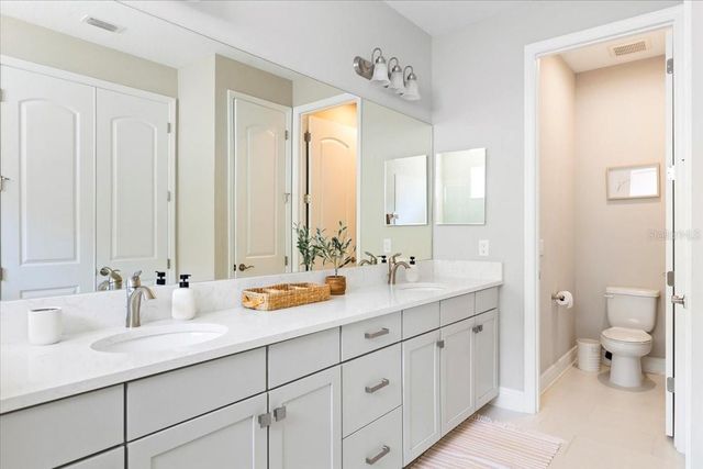 2017 WOODLEAF HAMMOCK COURT, Bradenton, FL 34211