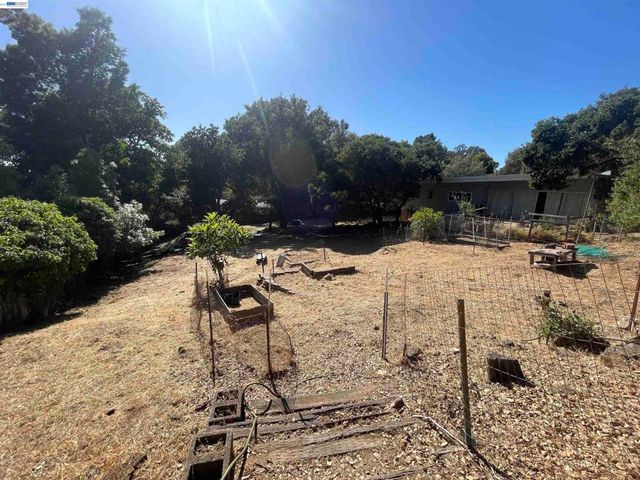 5415 LEONA ST, Oakland, CA 94619