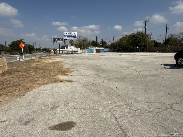 118 New Laredo, San Antonio, TX 78211