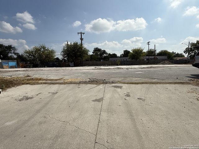 118 New Laredo, San Antonio, TX 78211