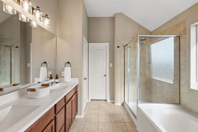 482 Travertine TRL, Buda, TX 78610