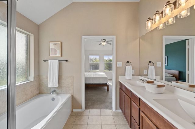 482 Travertine TRL, Buda, TX 78610