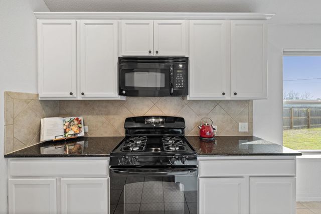 482 Travertine TRL, Buda, TX 78610