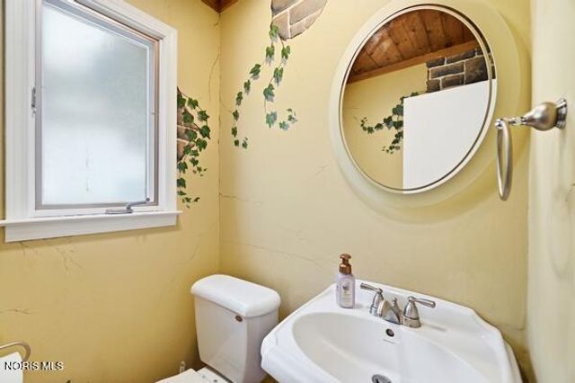 5426 Woodridge Drive, Toledo, OH 43623