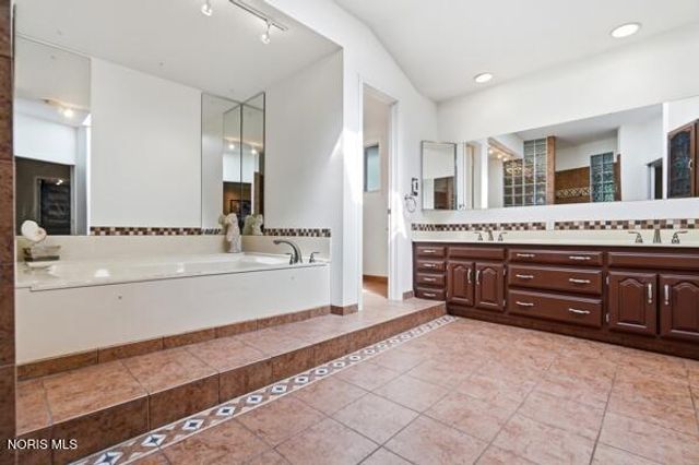 5426 Woodridge Drive, Toledo, OH 43623