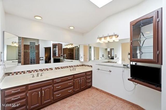 5426 Woodridge Drive, Toledo, OH 43623
