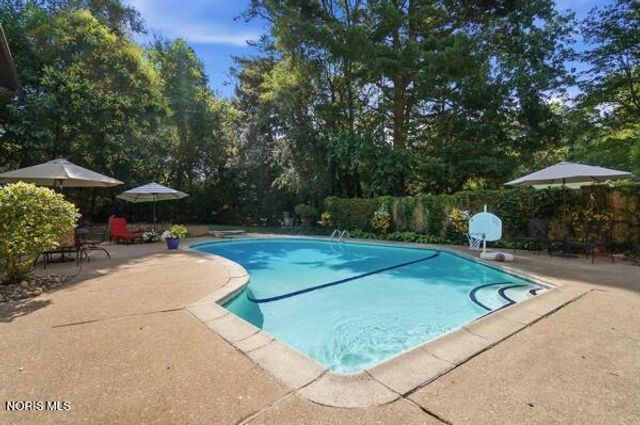 5426 Woodridge Drive, Toledo, OH 43623