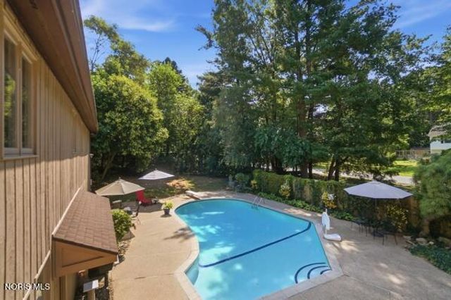 5426 Woodridge Drive, Toledo, OH 43623