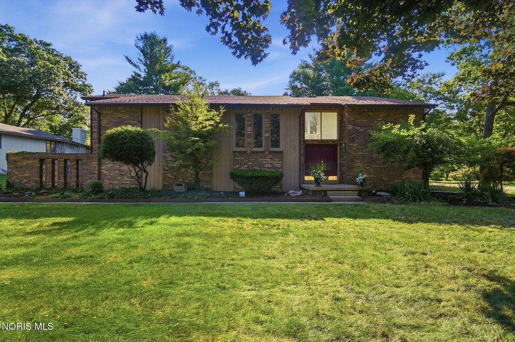 5426 Woodridge Drive, Toledo, OH 43623