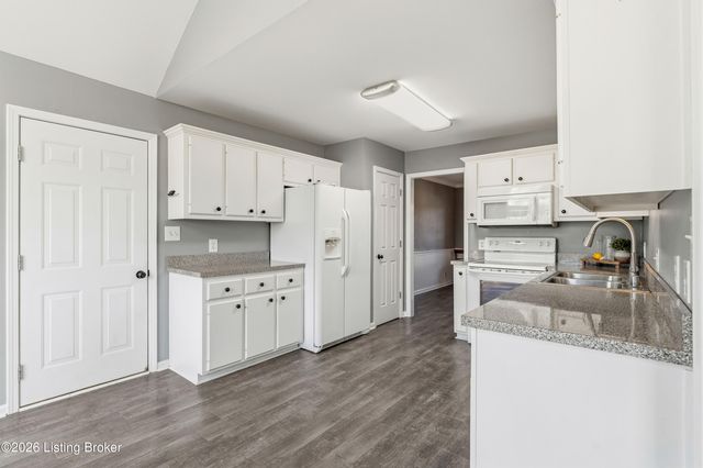 8301 Charleston Way, Shelbyville, KY 40065