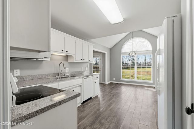 8301 Charleston Way, Shelbyville, KY 40065