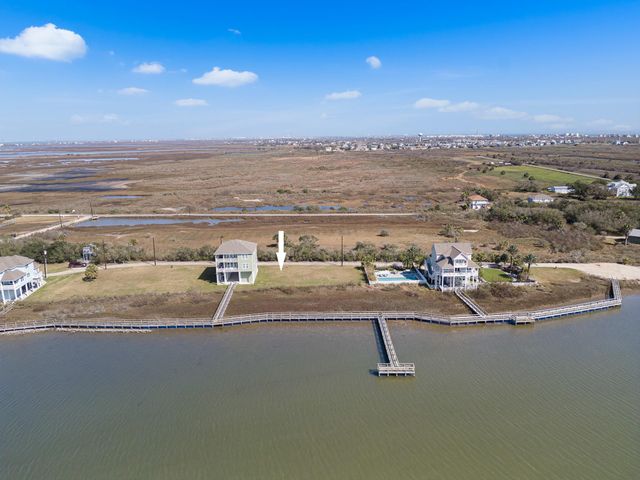 3302 Road Less Traveled, Galveston, TX 77554