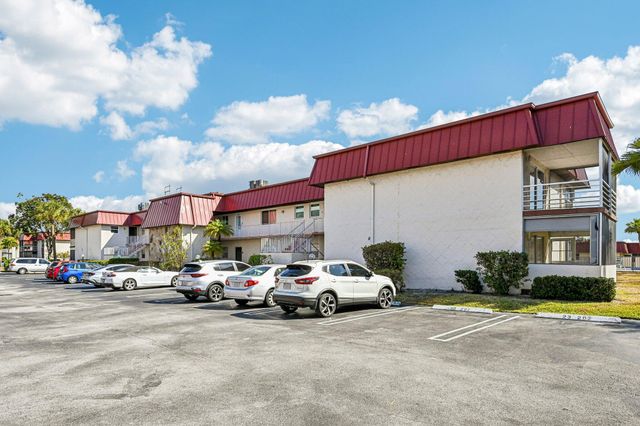 12022 W Greenway Drive 103, Royal Palm Beach, FL 33411
