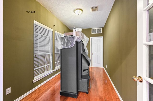 7130 Windwater Parkway N, Houston, TX 77036