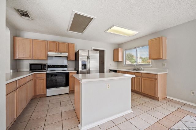 1004 Boxer Pass Drive, Schertz, TX 78154