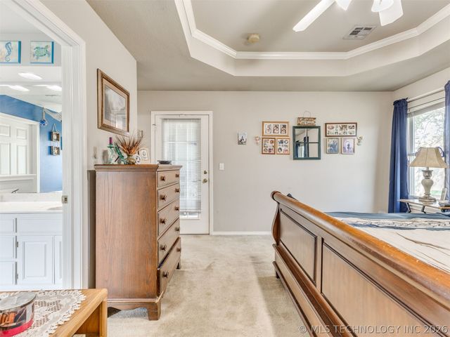 5325 Redbud Drive, Sand Springs, OK 74063