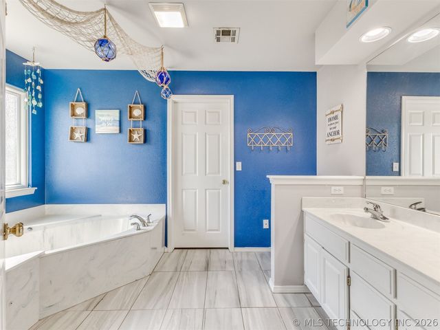 5325 Redbud Drive, Sand Springs, OK 74063