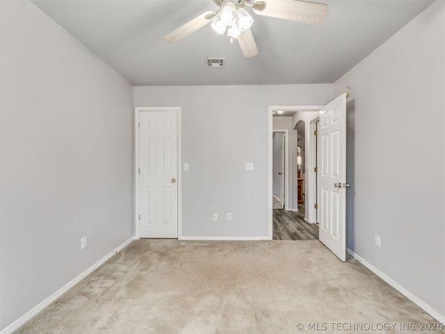 5325 Redbud Drive, Sand Springs, OK 74063