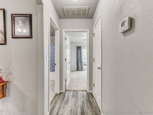 5325 Redbud Drive, Sand Springs, OK 74063