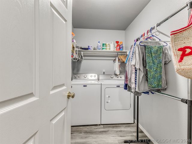 5325 Redbud Drive, Sand Springs, OK 74063