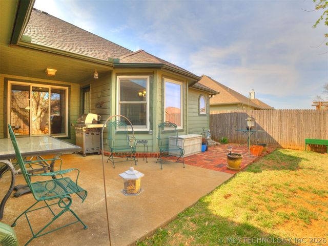 5325 Redbud Drive, Sand Springs, OK 74063