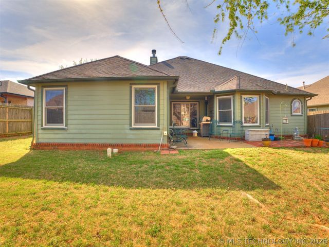 5325 Redbud Drive, Sand Springs, OK 74063