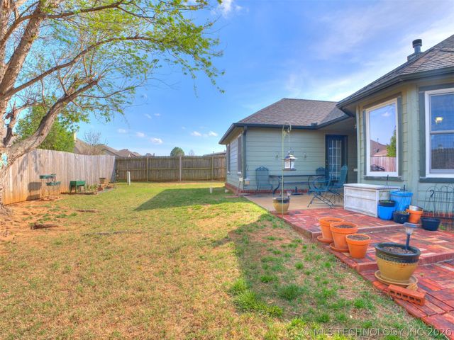 5325 Redbud Drive, Sand Springs, OK 74063